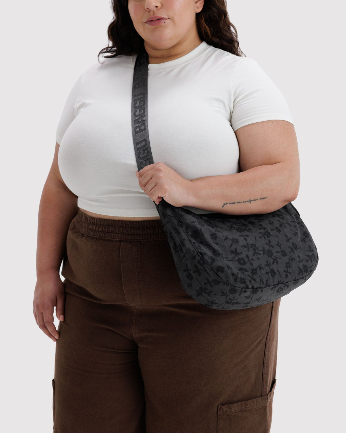 MEDIUM NYLON CRESCENT BAG - US 8732