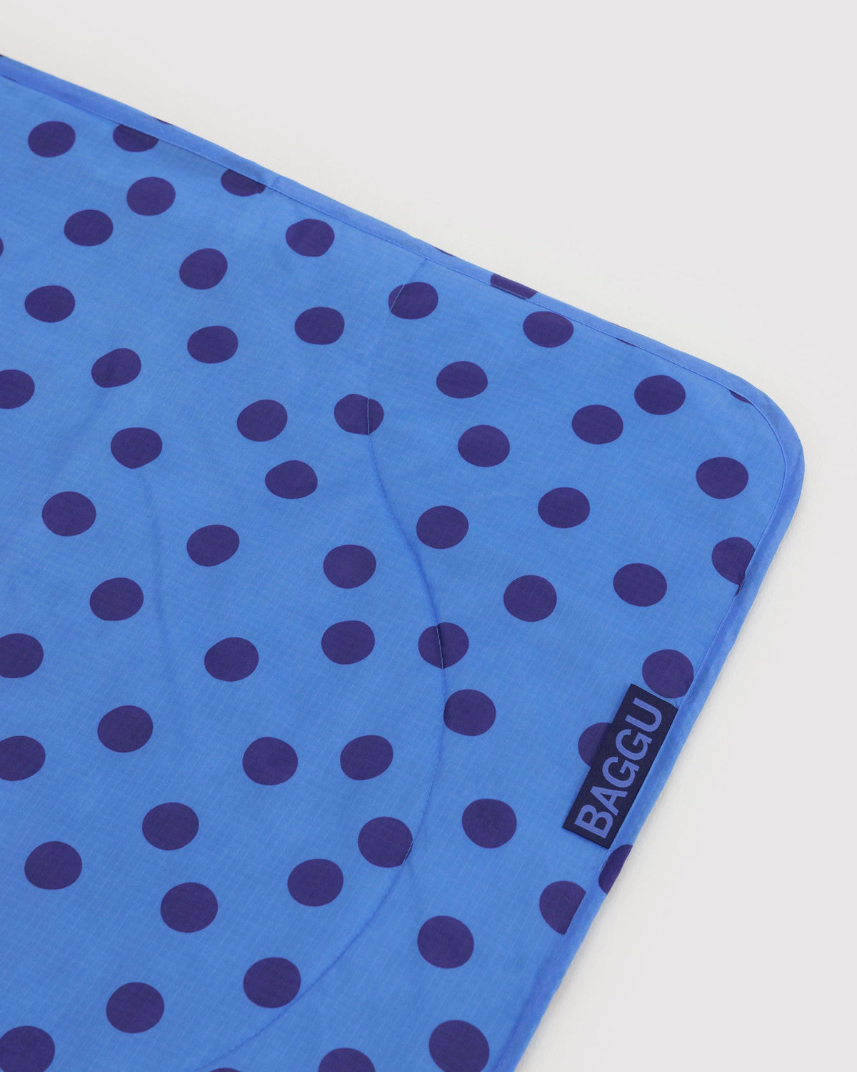 PUFFY PICNIC BLANKET - US 7980